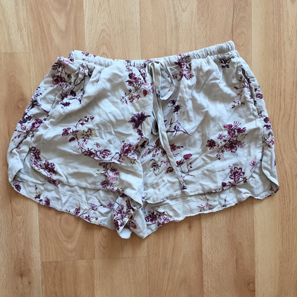 NWT Brandy Melville Eve Shorts